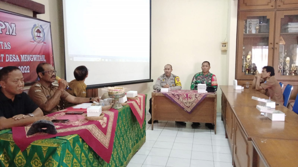 RAPAT PEMBENTUK PANITIA PELASPASANA KANTOR DESA MENGWITANI